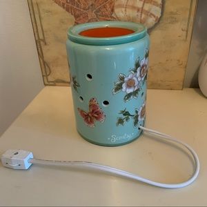 Scentsy Warmer Madame Butterfly Mint color retired * RARE * stunning